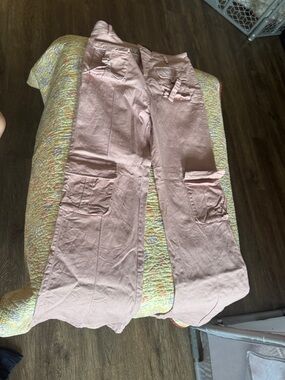 Women’s Cargo Capris in Light Pink